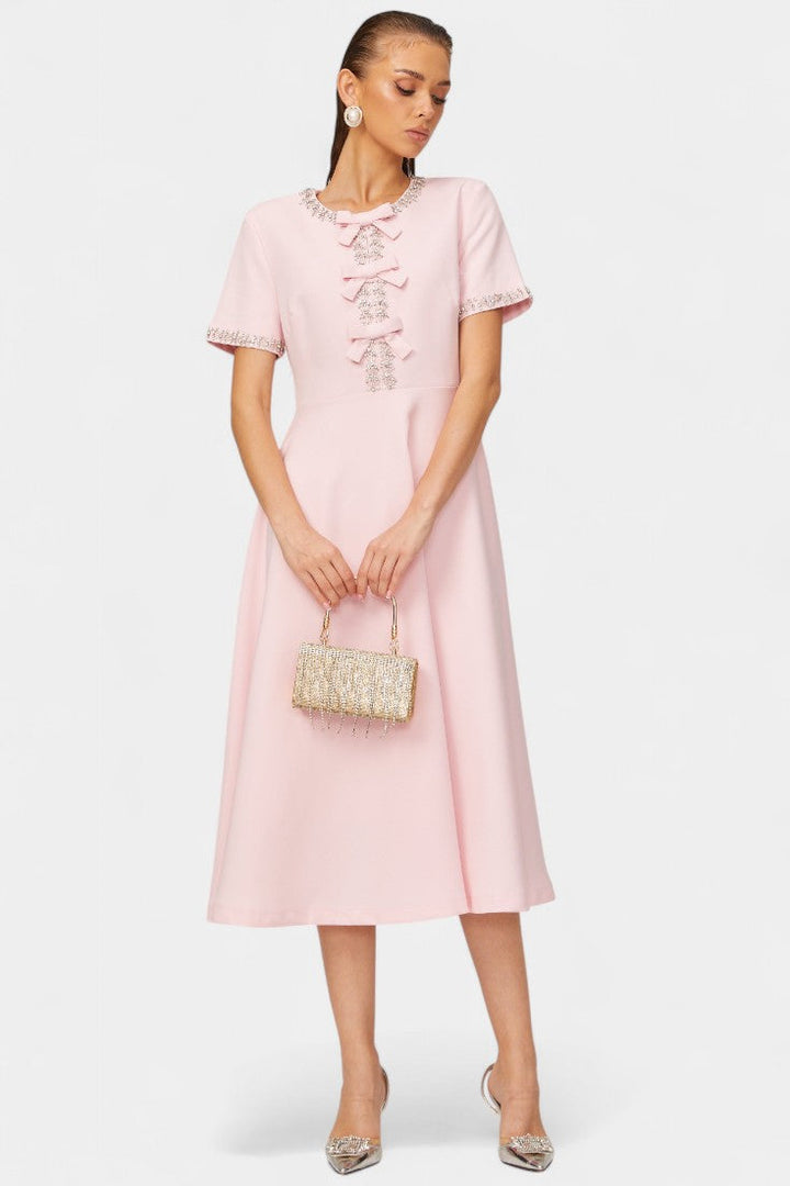 Vestido Midi Acampanado Linda con Lazo de Cristal y Detalles Elegantes