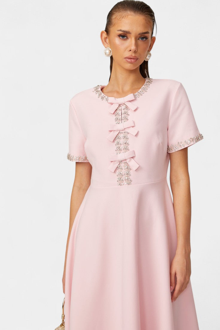 Vestido Midi Acampanado Linda con Lazo de Cristal y Detalles Elegantes