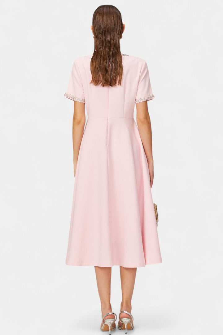 Vestido Midi Acampanado Linda con Lazo de Cristal y Detalles Elegantes